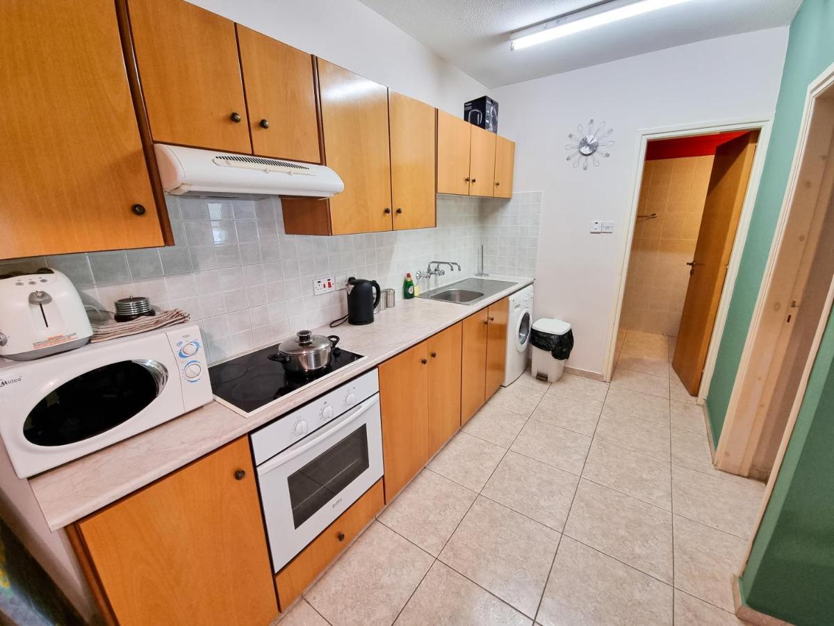 Dock Holiday Apartment ลาร์นาคา ภายนอก รูปภาพ